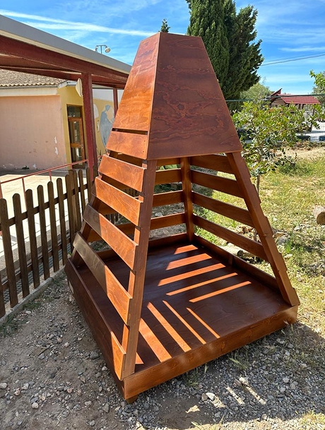 Tipi artesanal de madera